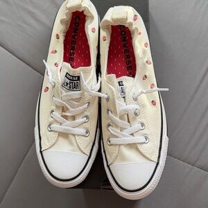 Converse shoreline slip Off-White Sneakers with Strawberry Pattern
